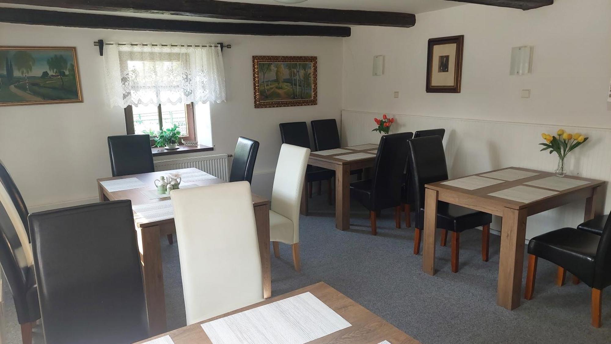 Penzion A Restaurace U Strnada クラトビ エクステリア 写真